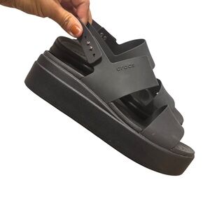 Crocs black Brooklyn platform sandals